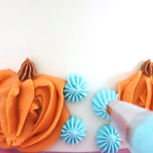 Pipe buttercream shapes
