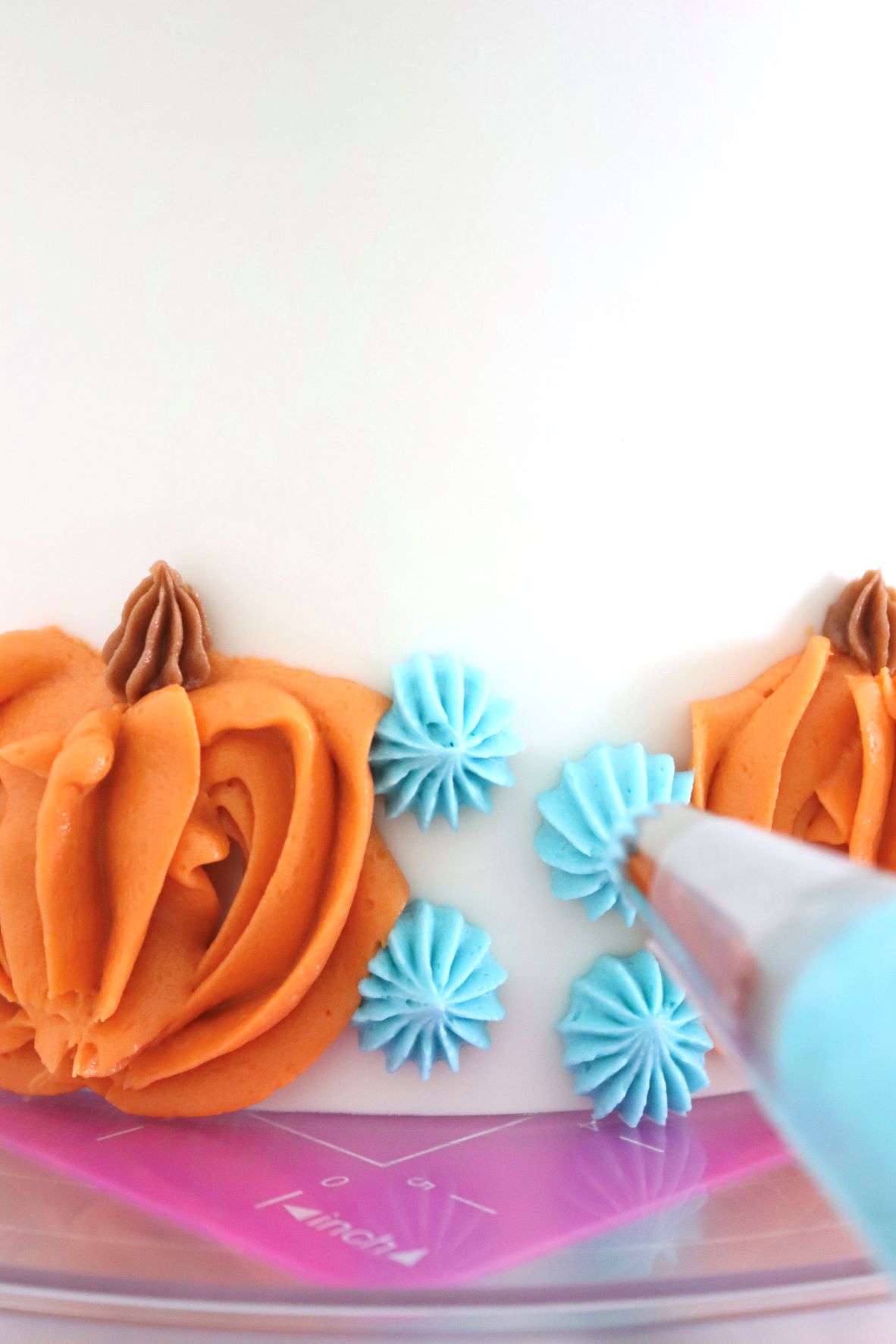 Pipe buttercream shapes