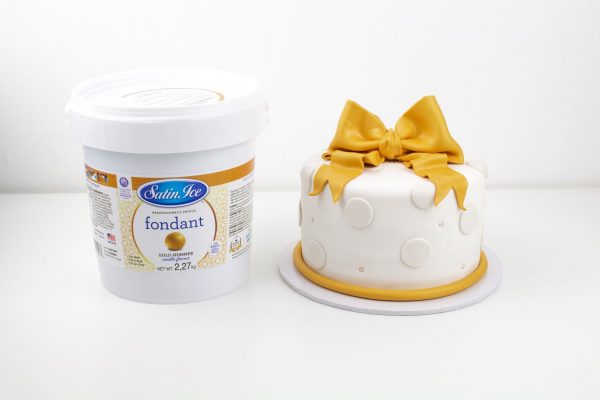 We added a bow using Gold Shimmer Fondant