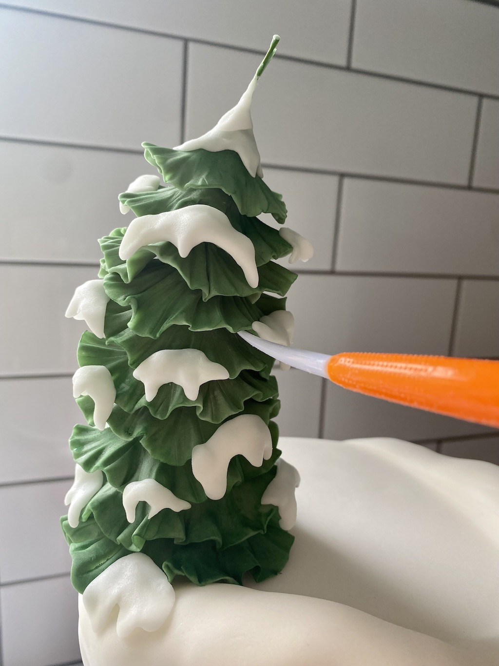 Sculpt a Christmas tree using modelling paste